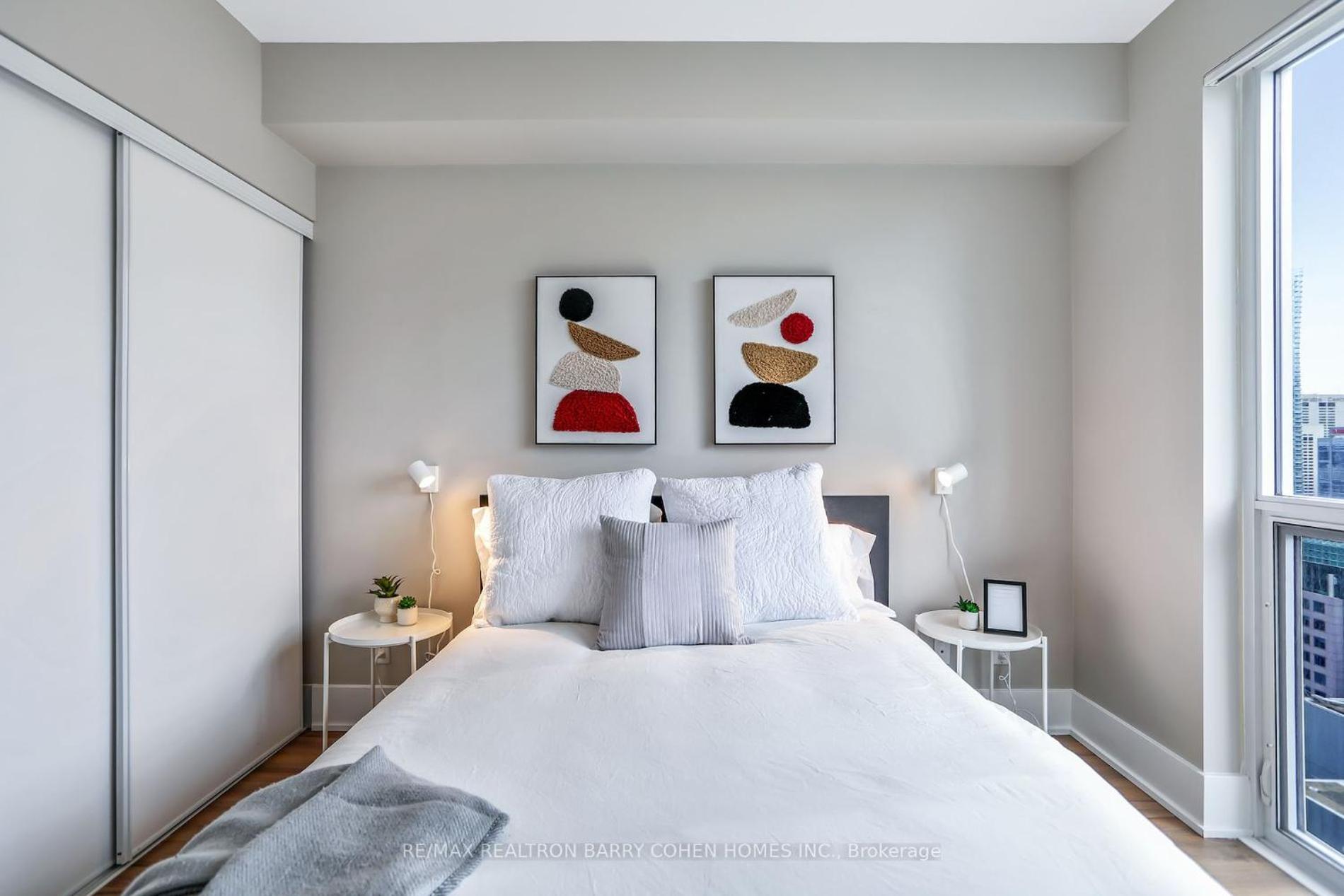 Downtown Suites With Free Parking Торонто Экстерьер фото
